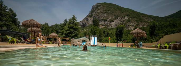 CAMPING DES GROTTES ****, avec piscine chauffée en Occitanie